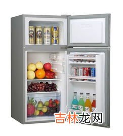 夏天,打开冰箱门常可看到白雾是因为,夏天打开冰箱冷冻室的门常常看到冷冻室冒出一股白雾?