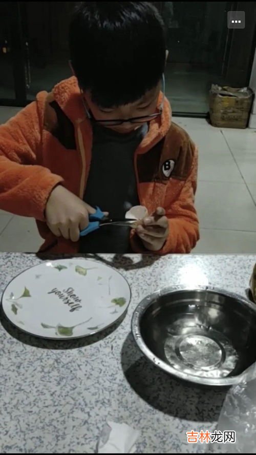 易拉罐是啥材质,红牛饮料罐&#047;易拉罐选用的什么材质？