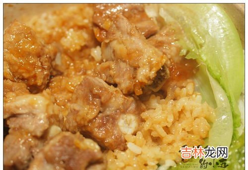 排骨蒸饭的做法,蒸排骨饭米里面放的水和平时一样多可以吗？