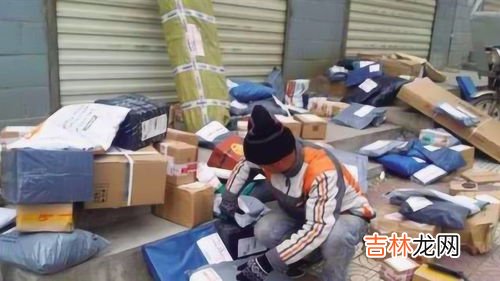 快递被别人拿走谁负责,快递被别人取了应该找谁赔