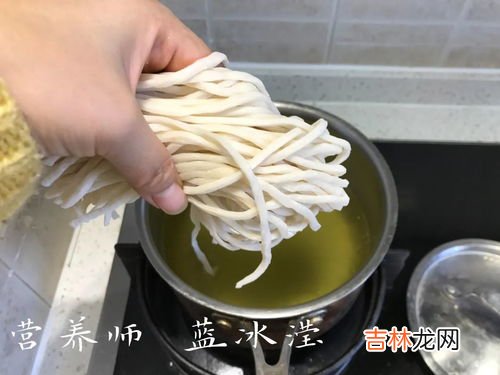 草菇要焯水吗,菇要不要焯水，杏鲍菇需要用水焯吗