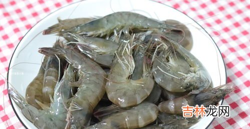 活虾怎么剥出虾仁来,怎么剥活虾最快方法