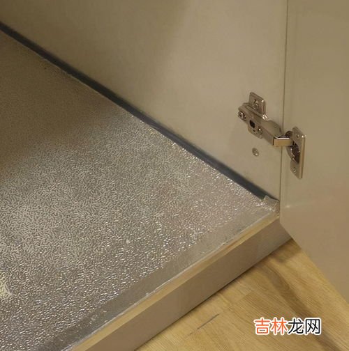 铝箔纸要用哪一面,铝箔纸用哪一面