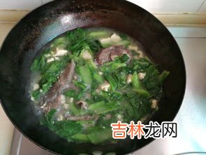 排骨炖小白菜的家常做法,小白菜顿排骨汤的做法