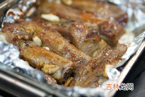 烤箱一定要用锡纸吗,烤箱里烤肉一定要用锡纸吗 烤箱里烤肉是否一定要用锡纸