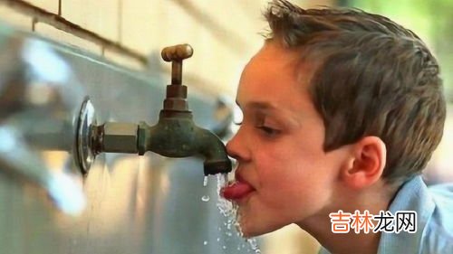 美国自来水可以直接喝吗,美国自来水是否能喝，饮用水选择，如何除氯