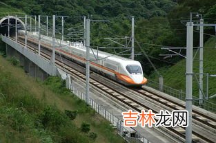 d开头去高铁站还是火车站,“D”字头的车次是在哪里上车，徐州火车东站还是高铁站？