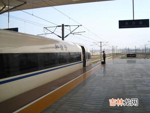 d开头去高铁站还是火车站,“D”字头的车次是在哪里上车，徐州火车东站还是高铁站？