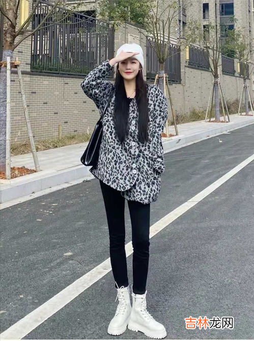 马丁靴怎么搭配衣服女,女生穿马丁靴怎么搭配裤子和衣服呢?