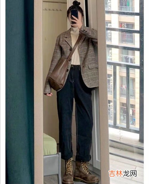 马丁靴怎么搭配衣服女,女生穿马丁靴怎么搭配裤子和衣服呢?