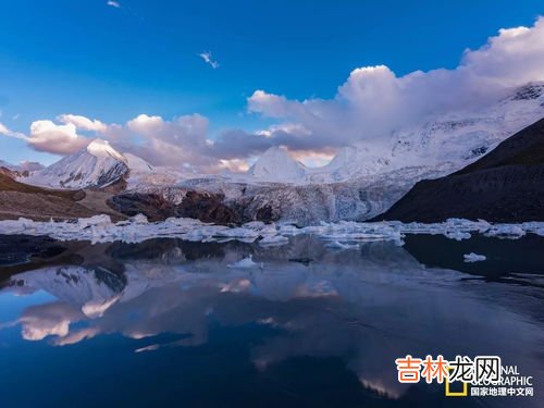 湖水为啥是绿色的,湖水为什么呈现碧绿色呢？