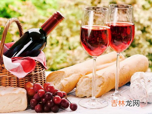 红酒底部有黑色沉淀物能喝吗,红酒有沉淀物可以喝吗 红酒为什么有沉淀物