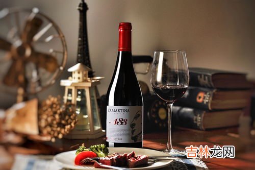 红酒底部有黑色沉淀物能喝吗,红酒有沉淀物可以喝吗 红酒为什么有沉淀物