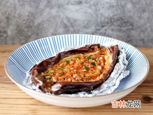 烧烤摊上如何烤茄子,烧烤店里的烤茄子是怎么做出来的?怎么做好吃?