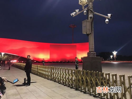 天安门早上几点升国旗,北京天安门广场几点升降国旗?