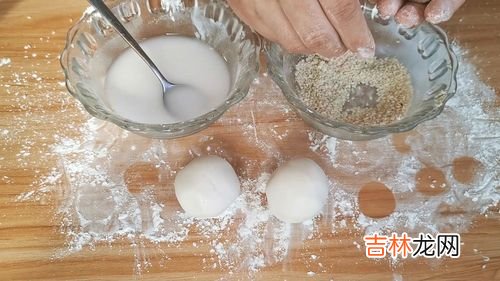 麻团的制作方法,麻团怎么做才炸得空又大