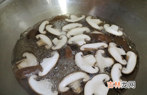 新鲜香菇为什么要焯水,香菇需要焯水吗？