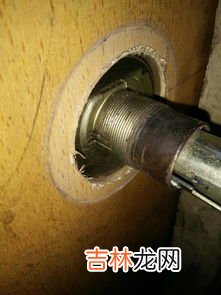 锁芯坏了被反锁在屋里怎么开锁,门锁坏了,反锁在房间该怎么办?