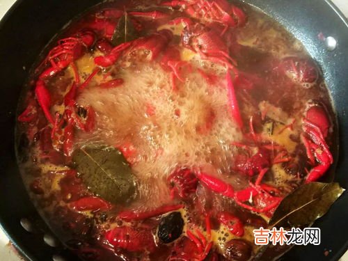 龙虾剩下的汤汁可以第二天吃吗,隔夜龙虾加热还能再吃吗 隔夜的龙虾汤第二天能下面吃吗