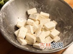 豆腐放了几天表面黏黏的,加工豆腐放一夜发黏但不酸什么原因？