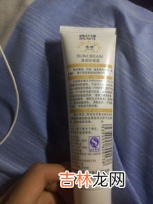 坐飞机化妆品可以放在行李箱里吗,坐飞机化妆品能放行李箱里托运吗