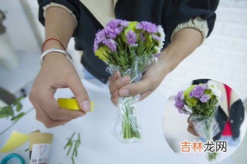 把纸揉成一团以后重量会变轻吗,我将一张纸捏成一个纸团，那么纸的体积改变，为什么这个纸的质量没改变。