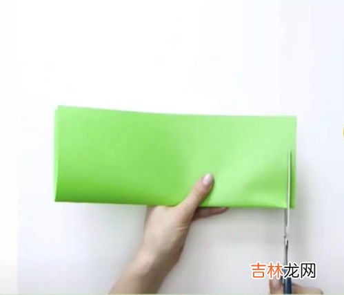 把纸揉成一团以后重量会变轻吗,我将一张纸捏成一个纸团，那么纸的体积改变，为什么这个纸的质量没改变。