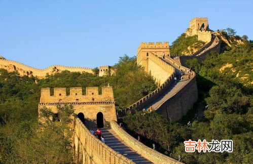 长城是用什么建造而成的,长城是用什么材料砌成的？