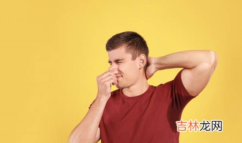 有油耳的人都有狐臭吗,油耳屎一定有狐臭吗