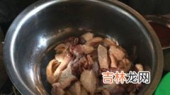 新鲜鸡冷冻前要不要洗,鸡肉是焯水放冻好还是不焯水放冻？