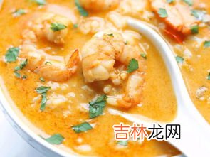 活虾煮熟后是绿色怎么回事,虾煮熟后，虾头变成绿色，有的里面还带了丝状的物体，甚是吓人，不知道是为什么？这样的虾还能吃吗？