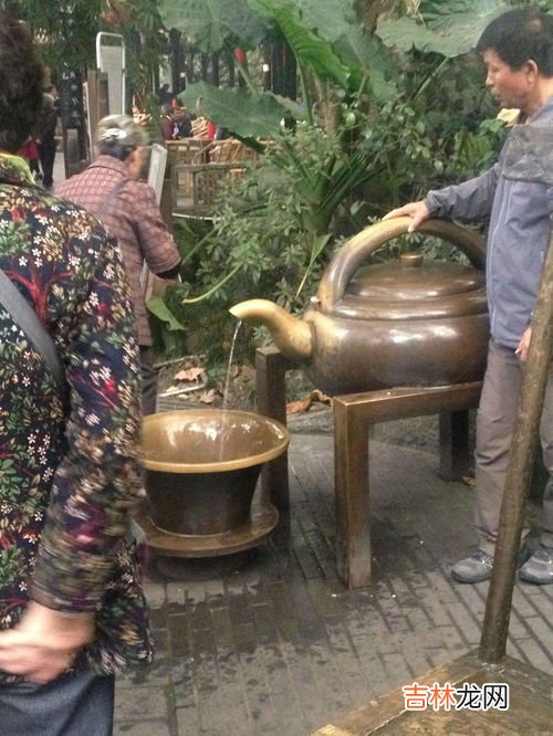 为什么泡菜坛只能装八成满,生物选修一泡菜为什么只能装八成满