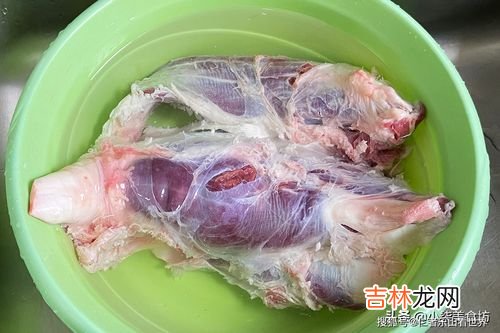 酱牛肉放草果还是肉蔻,酱牛肉需要什么调料
