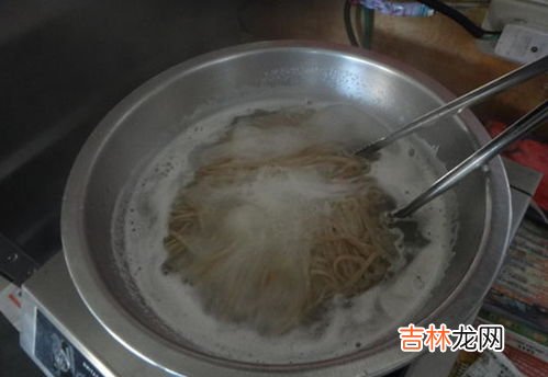 煮荞麦面条冷水下锅还是热水,煮荞麦面条冷水下锅还是热水 荞麦面用冷水还是热水弄好