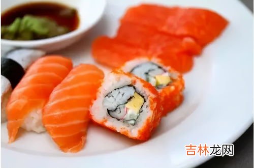 三文鱼生吃和熟吃的营养区别,三文鱼生吃与熟吃相比,是否营养更高吗?