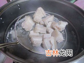 萝卜焯水开水还是冷水,胡萝卜焯水后过凉水吗