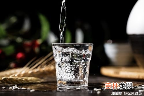 青稞酒跟白酒有啥区别,青稞酒到底怎么样