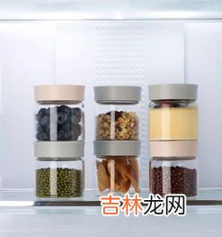 塑料瓶被开水烫变形了有毒吗,塑料瓶加热以后会变形，那会有有毒之物散发出来吗