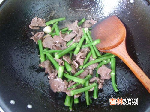 芥兰炒牛肉的做法,芥兰番茄牛肉的做法，芥兰番茄牛肉怎么做好吃