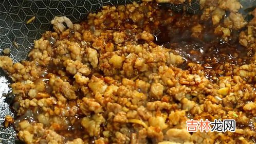 酒香味泡鲜榨菜,如何把新鲜的榨菜做成咸菜？