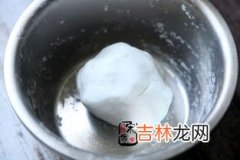 烤生鸡蛋怎样防止爆裂,怎样才能把带壳生鸡蛋放到电烤箱里烤，且烤不碎？