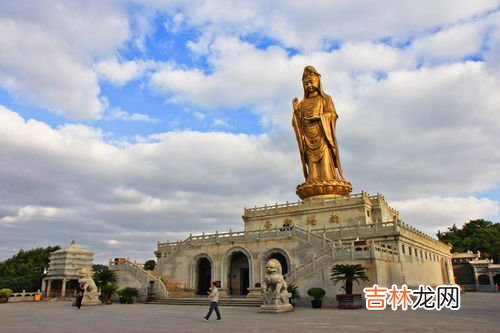 普陀山供奉什么菩萨,求助：去普陀山拜观音菩萨该到哪个寺庙？