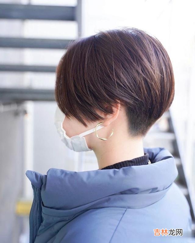 发型 今冬女发别瞎剪，不如试试这四种，洋气瘦脸显气质