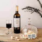 红酒染嘴唇是好酒吗,红酒喝了嘴唇染色是假酒吗