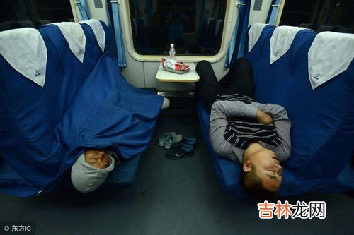 无座票上车后怎么办可以坐空位置吗,无座火车票上车有空位能坐吗