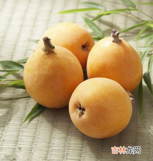 枇杷泡酒枇杷变黑还能喝不,枇杷泡酒枇杷会变色吗，泡了几天酒里面有些枇杷变色了是正常吗？还是变色的枇杷要挑掉呢