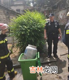 煤气罐里面的水可以放出来吗,煤气罐里有水了，有没有什么办法给抽出来？