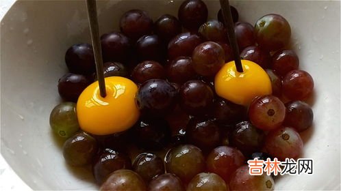 鸡蛋能和葡萄一起吃吗,吃葡萄同时可以吃鸡蛋?