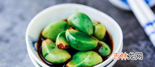 腊八蒜放在哪里绿的快,腊八蒜放在什么地方容易变绿啊?