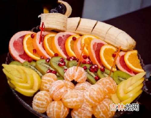 过年果盘放哪些东西,你家里过年的时候都会备哪些小零食?